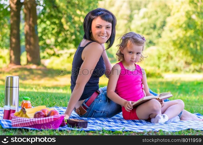 picnic in the park mother and daughter