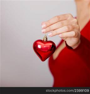 Picture of a woman holding a Christmas-tree decoration