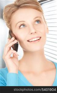 picture of businesswoman with cell phone calling
