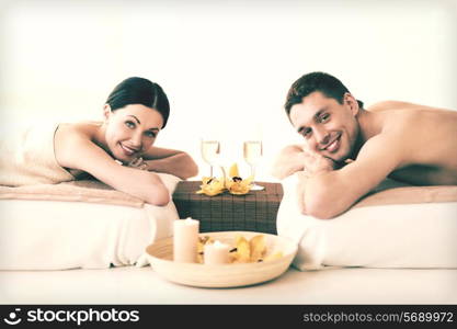 picture of couple in spa salon drinking champagne