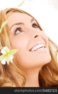 picture of happy woman with white flowers