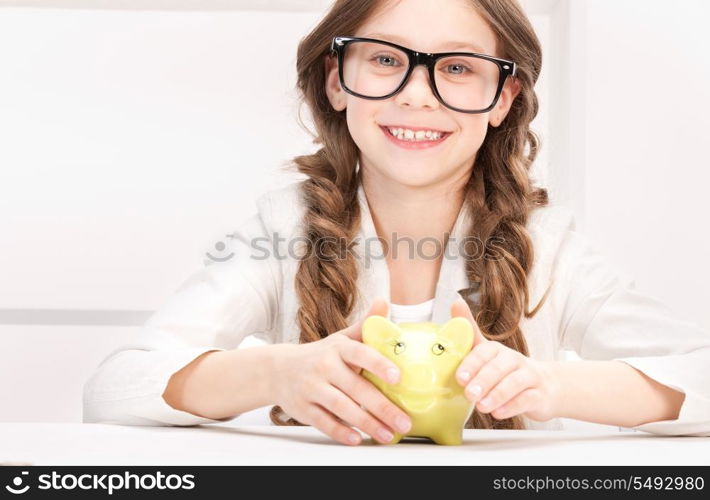 picture of little girl with piggy bank