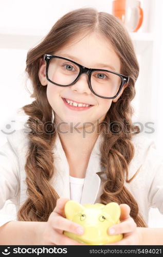 picture of little girl with piggy bank