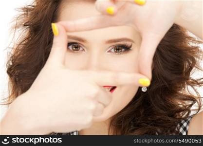 picture of lovely woman creating a frame with fingers.