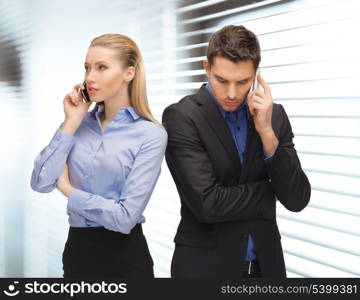 picture of man and woman with cell phones