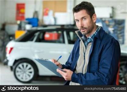 picture of mechanic doing a quotation