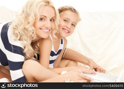 picture of mother and daughter with laptop
