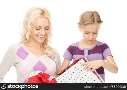 picture of mother and little girl with gifts&#xA;