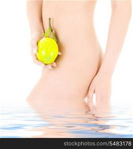 picture of naked woman with lemon in water