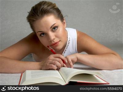 picture of pretty girl studying