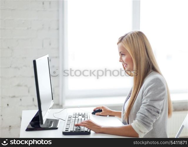 picture of smiling businesswoman with computer in office