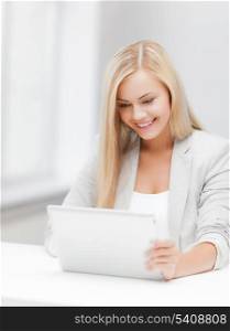 picture of smiling woman with tablet pc