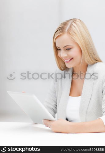 picture of smiling woman with tablet pc