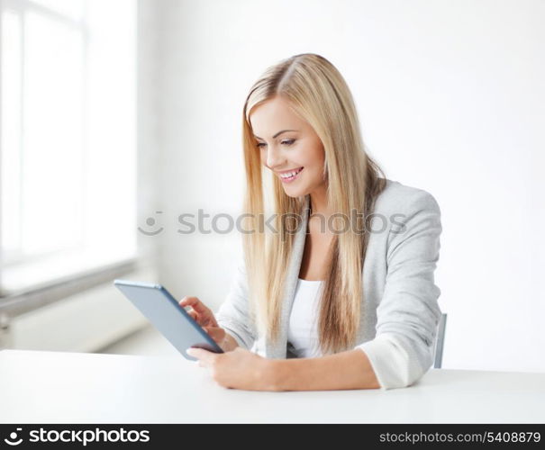 picture of smiling woman with tablet pc