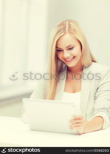 picture of smiling woman with tablet pc