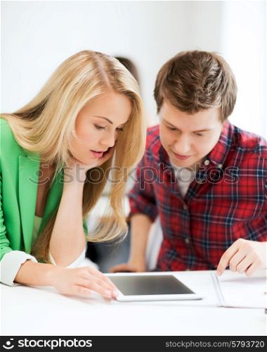 picture of students looking at tablet pc at school