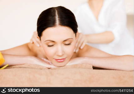 picture of woman in spa salon getting massage