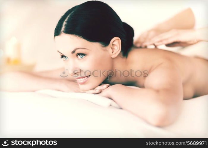 picture of woman in spa salon getting massage