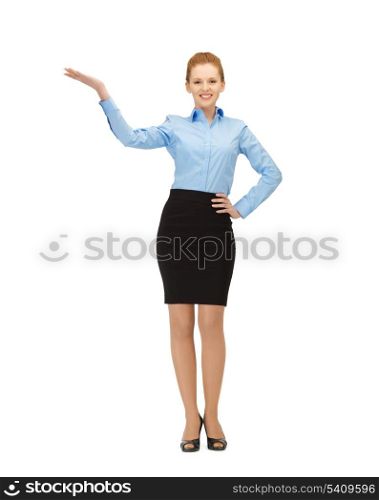 picture of woman showing something on the palm of her hand