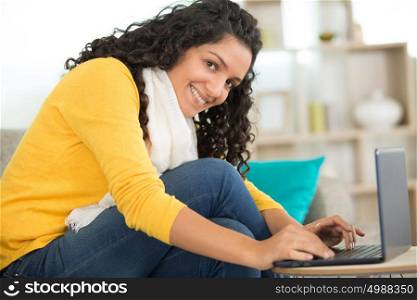 picture of woman with poor posture