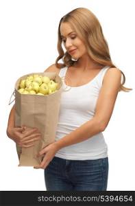 picture of woman with shopping bag full of apples