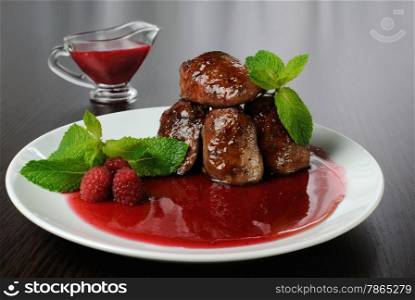 Pieces of chicken liver with raspberry sauce