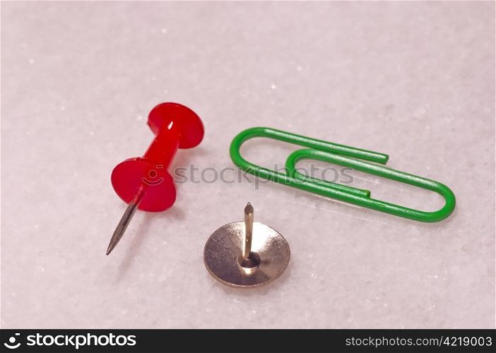 pin,thumbtack,paper-clip