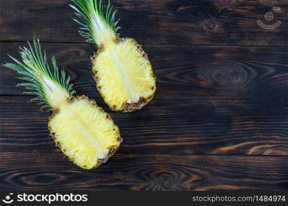 Pineapple on the table: cross section