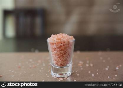 pink himalayan salt on wooden