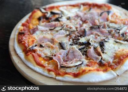 Pizza ham and mushroom
