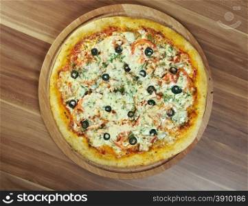 Pizza Regina with tomato, mozzarella, mushrooms, ham, oregano