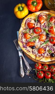 Pizza with cherry tomatoes and arugula