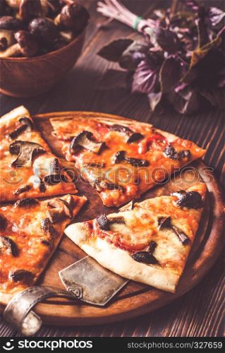 Pizza with porcini mushrooms