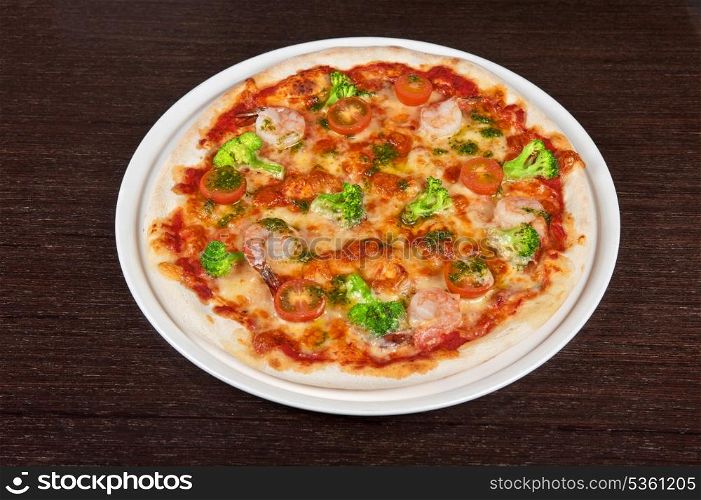 pizza with shrimp and broccoli at the table