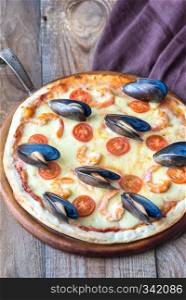 Pizza with shrimps and mussels
