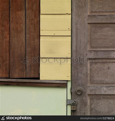 Placencia, Door