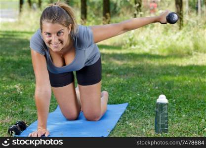 planks with dumbbells in the park