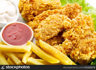 plate of fried chicken with vegetable