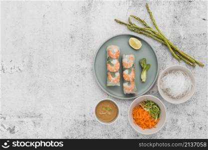 plate shrimp rolls with asparagus