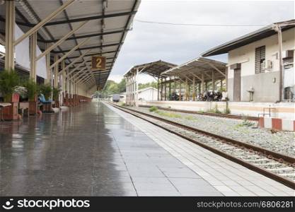 platform beside railway at train station