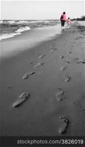 Polish coast and mom and daughter girl walk - Footprint - black and white