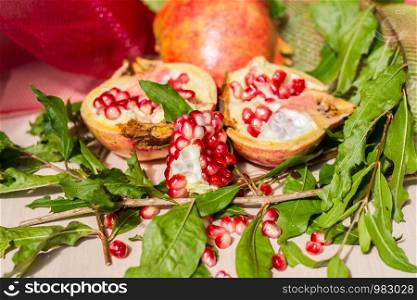 Pomegranate is a very special fruit that represents an authentic concentration of beneficial properties, so much so that it is considered a real superfood!S