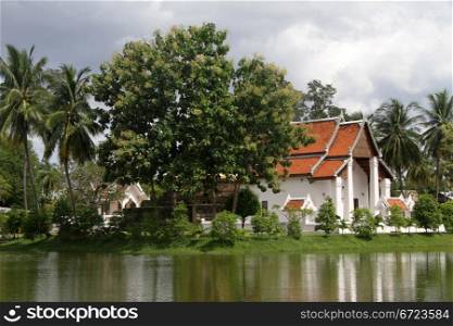 Pond and Wat Traphang Thong, Sulhotai, Thailand