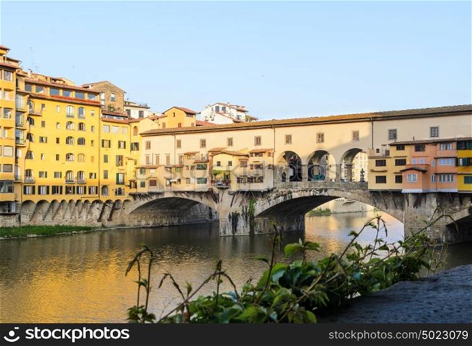 Ponte Vecchio Firenze estate. Florence Ponte Vecchio view at summer, Tuscany, Italy