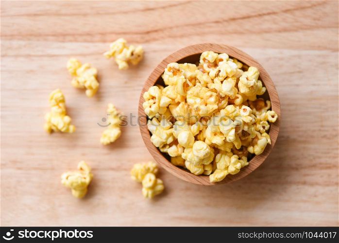 Popcorn in wooden bowl and wood backgroubd top view / Sweet butter popcorn salt