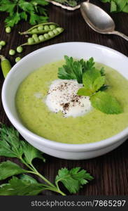 Portion cream soup with green peas with mint cream&#xA;&#xA;