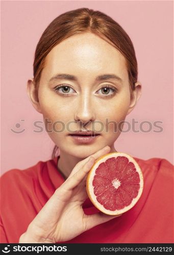 portrait beautiful woman holding fruit