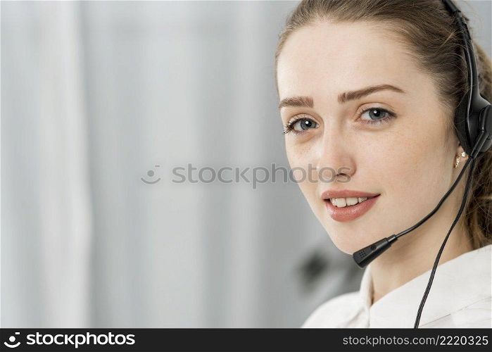 portrait call center woman_2
