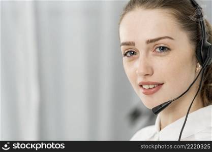 portrait call center woman_2