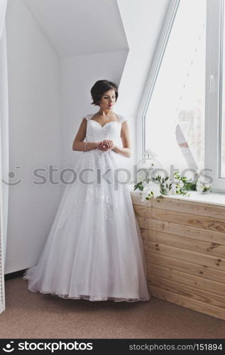 Portrait of a beautiful girl in a wedding dress in the Studio.. Studio portrait of beautiful girl in Studio 6470.